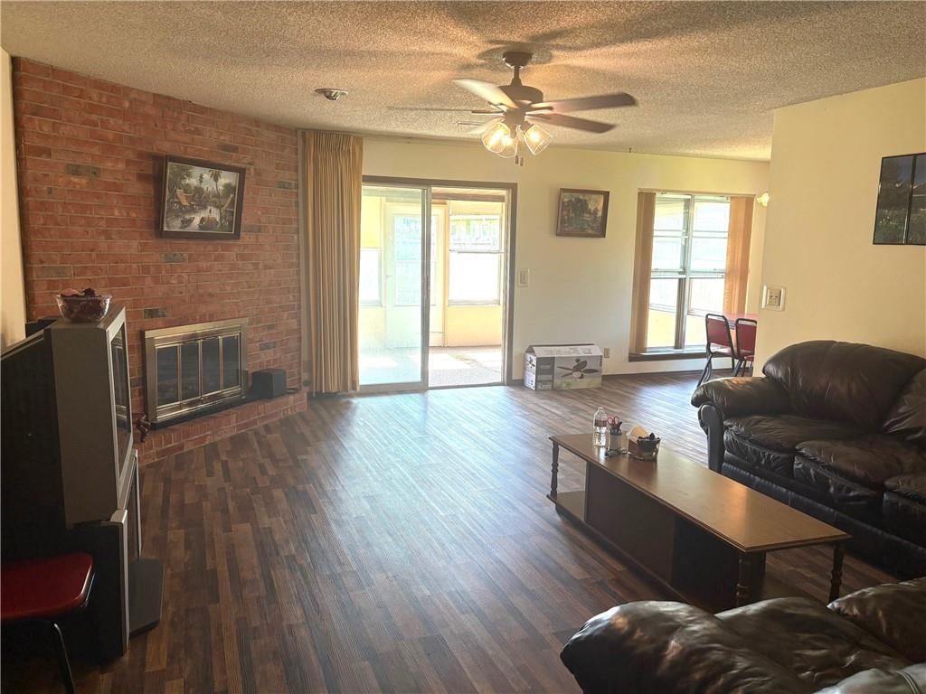 958 Crescent Drive — photo 3