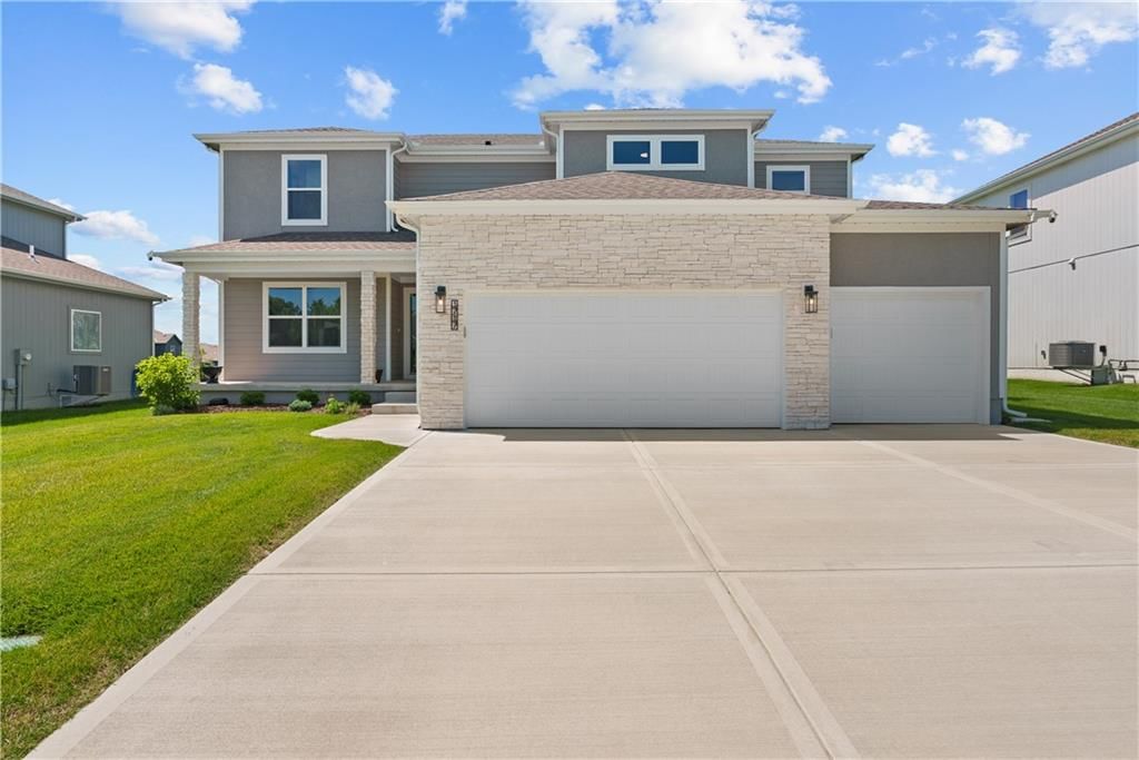 1717 SW Hightown Drive — photo 2