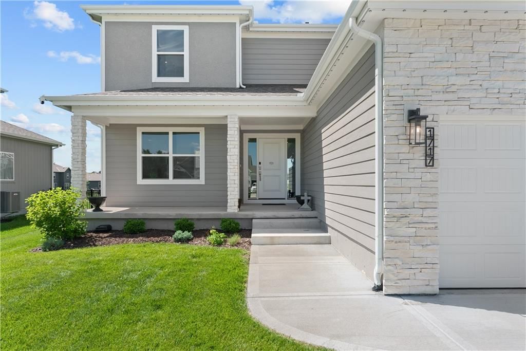 1717 SW Hightown Drive — photo 3