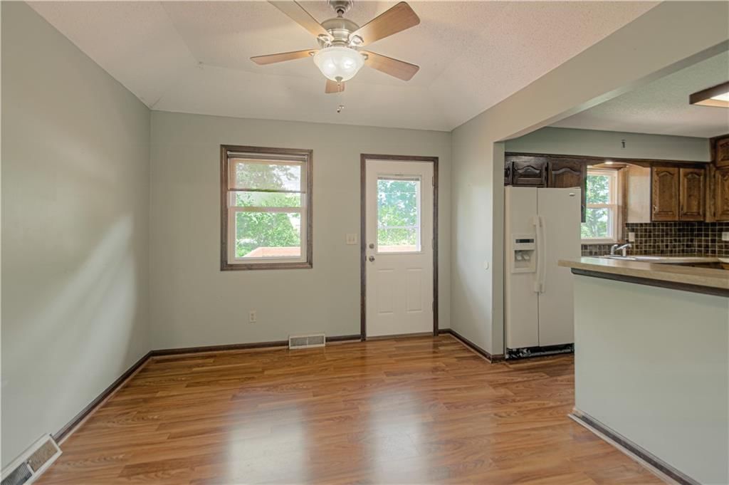 Photo 5 of 29 - 16307 Spring Valley Road, Belton, MO 64012