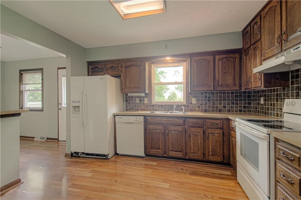 Photo 8 of 29 - 16307 Spring Valley Road, Belton, MO 64012