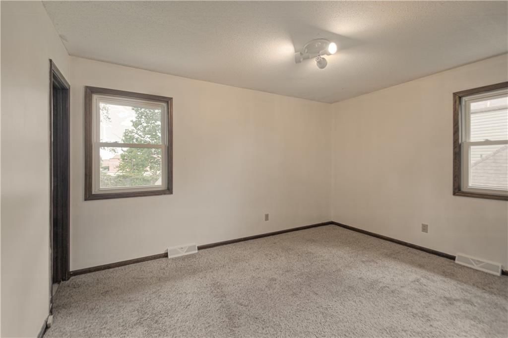 Photo 9 of 29 - 16307 Spring Valley Road, Belton, MO 64012