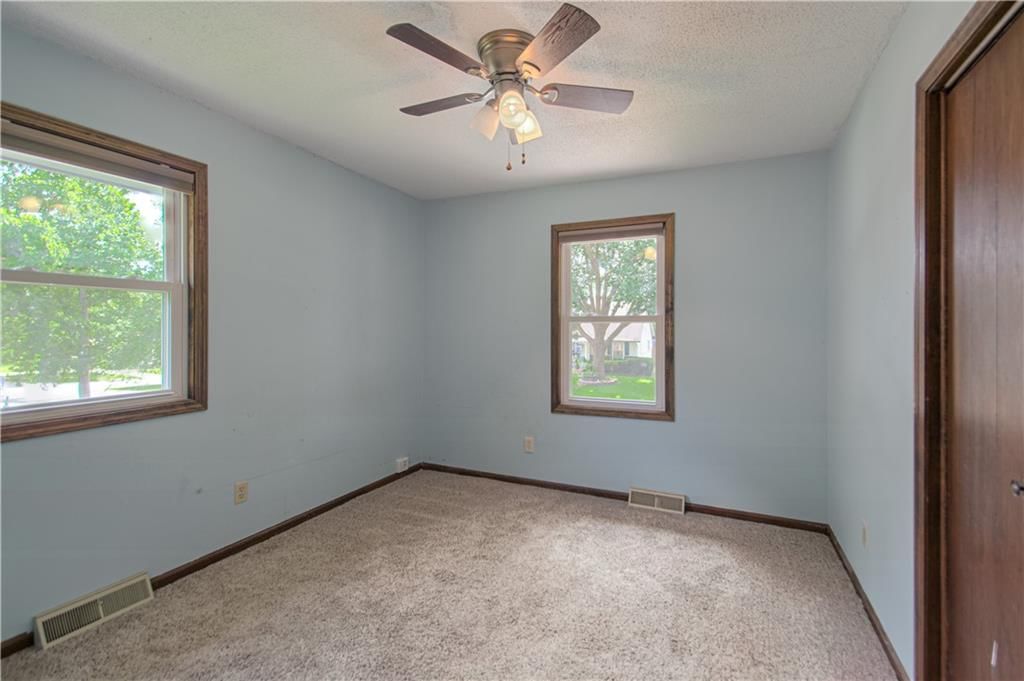 Photo 14 of 29 - 16307 Spring Valley Road, Belton, MO 64012