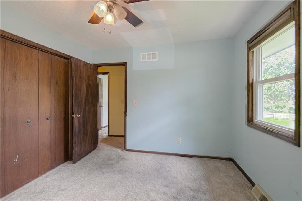 Photo 15 of 29 - 16307 Spring Valley Road, Belton, MO 64012