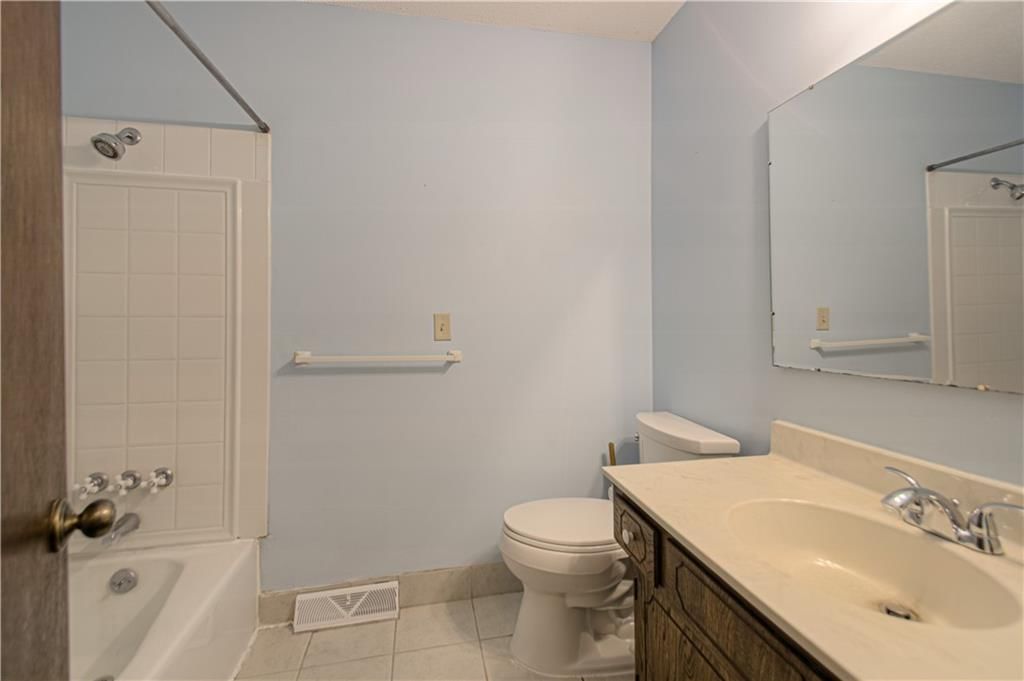Photo 17 of 29 - 16307 Spring Valley Road, Belton, MO 64012