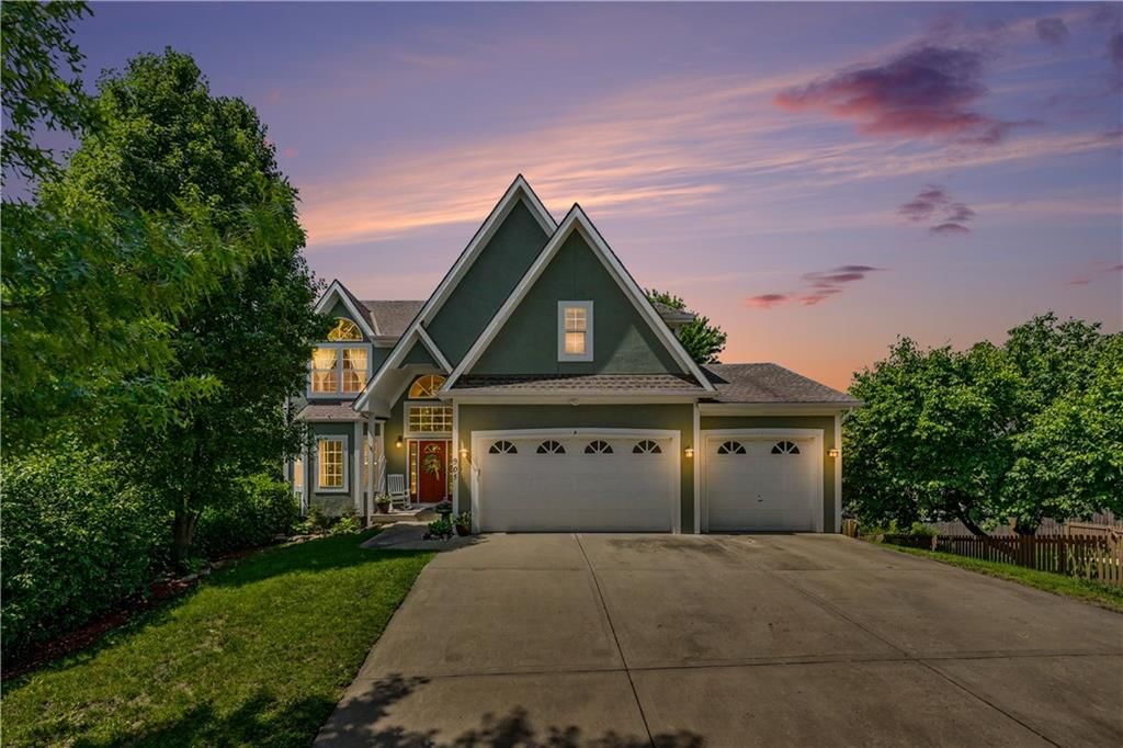 905 Ash Drive, Smithville, MO