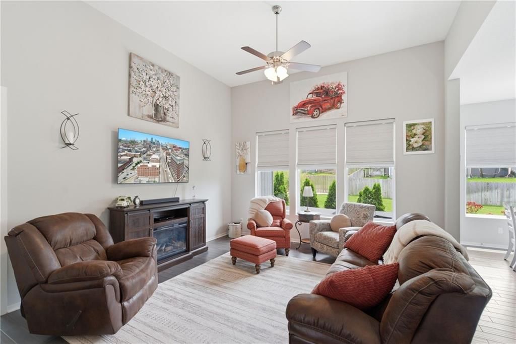 1019 N Cedarcrest Drive — photo 3
