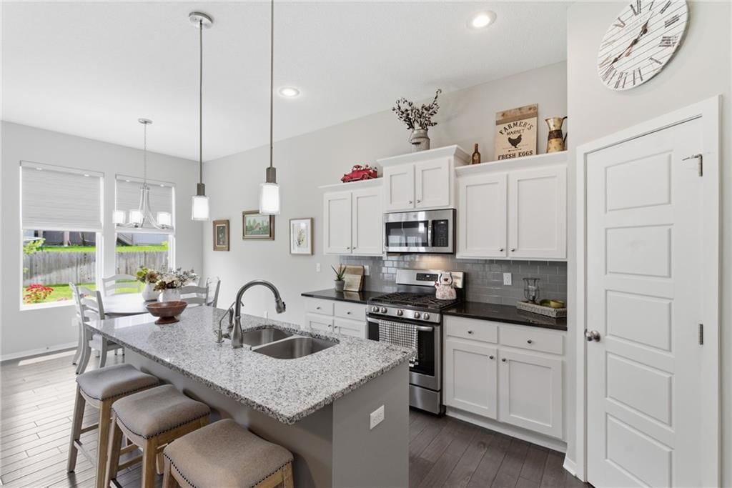 1019 N Cedarcrest Drive — photo 4
