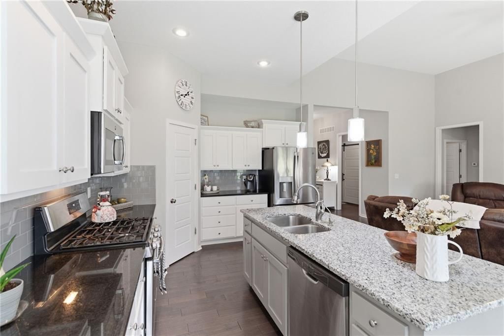 1019 N Cedarcrest Drive — photo 12