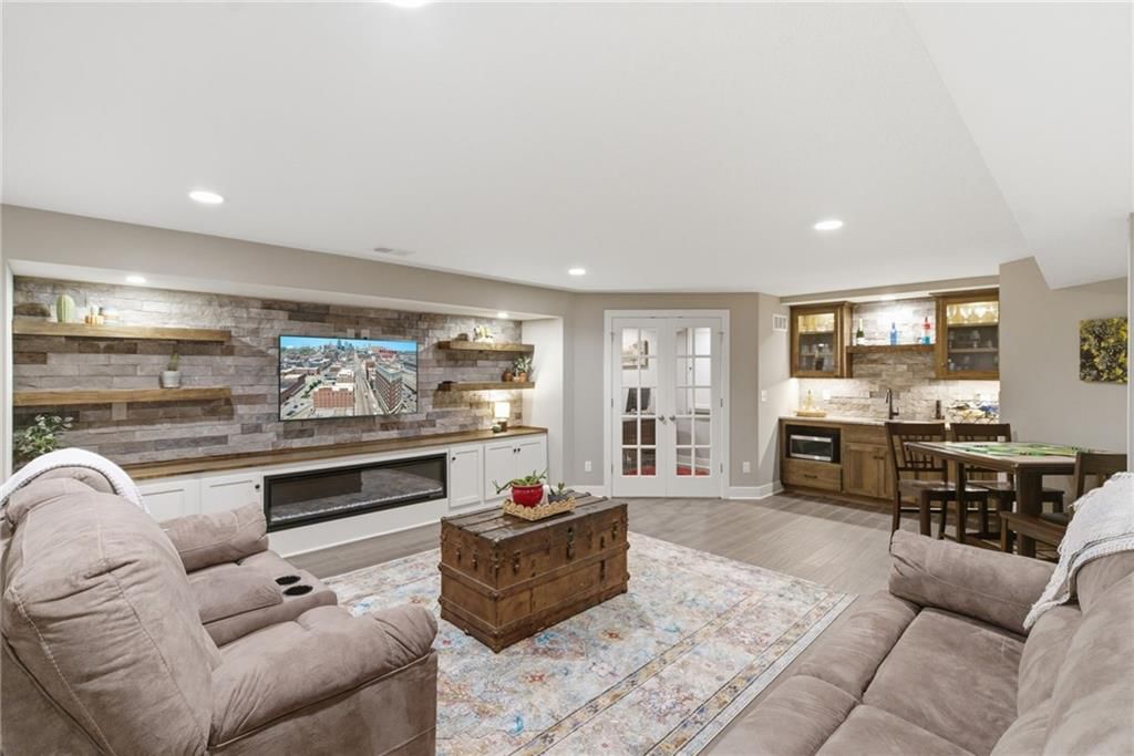 1019 N Cedarcrest Drive — photo 25