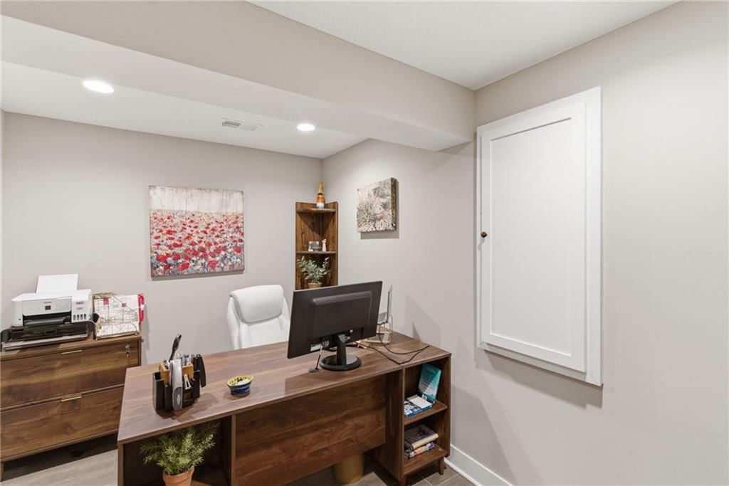 1019 N Cedarcrest Drive — photo 28