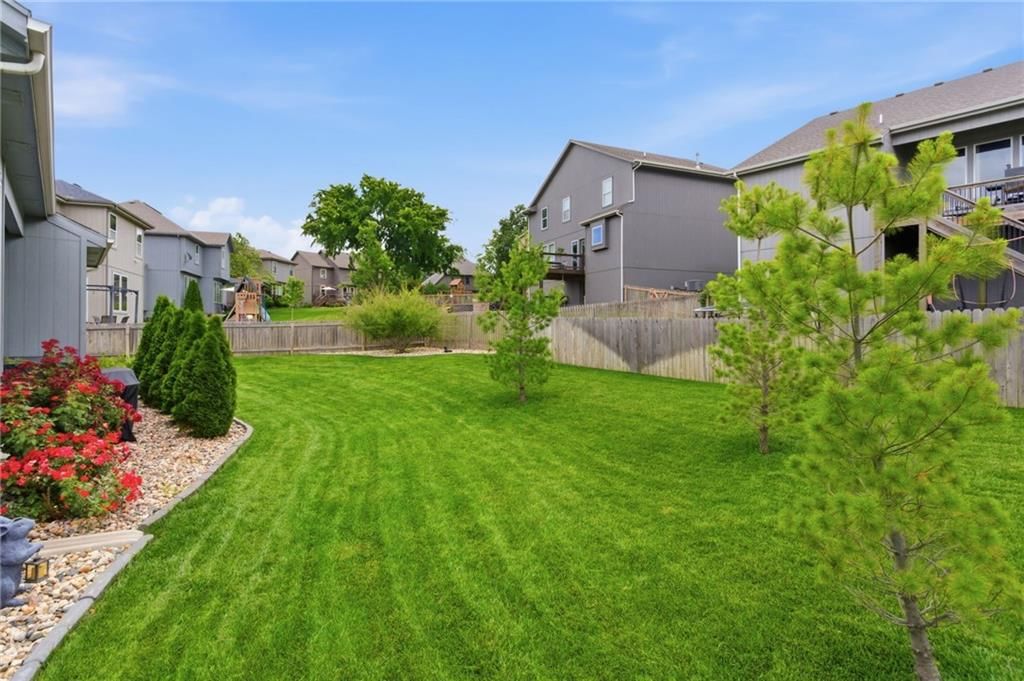 1019 N Cedarcrest Drive — photo 33