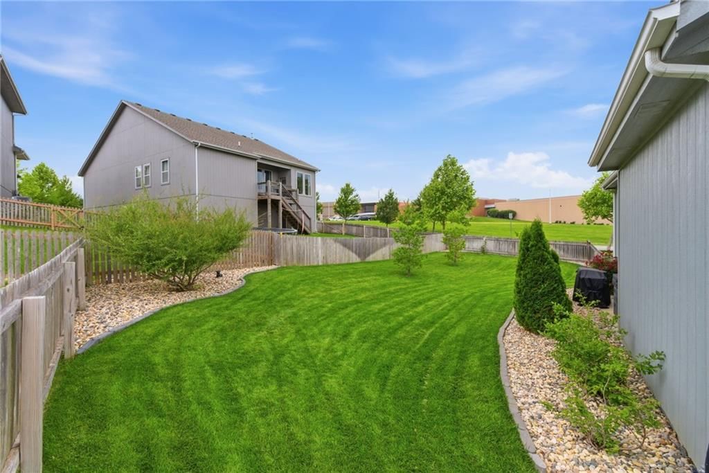 1019 N Cedarcrest Drive — photo 36