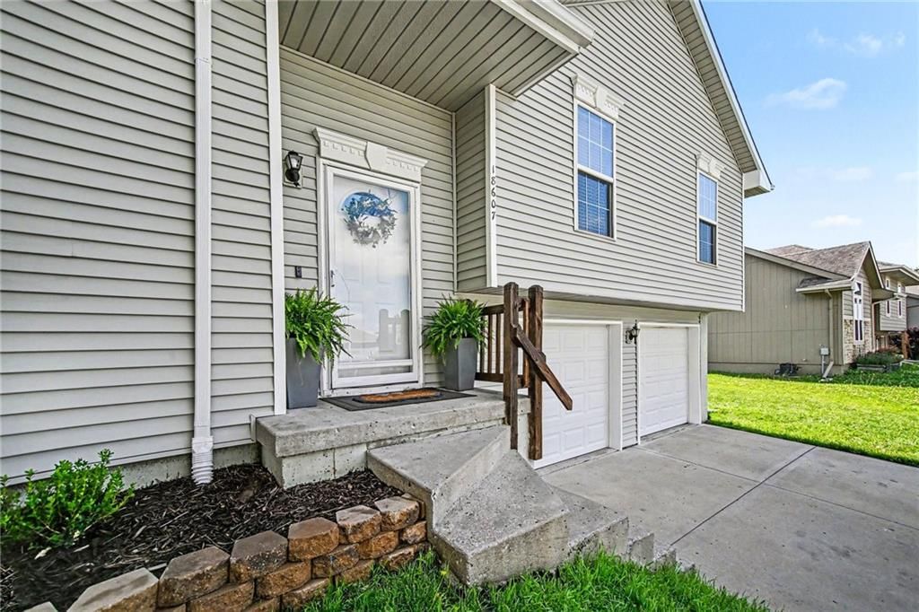 18607 Wildflower Drive — photo 4