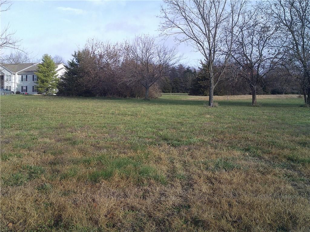 206 E Sundance Drive, Paola, KS: listing photo 2