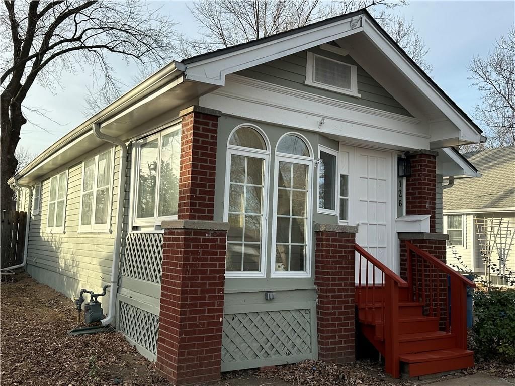 126 S Willow Avenue — photo 2