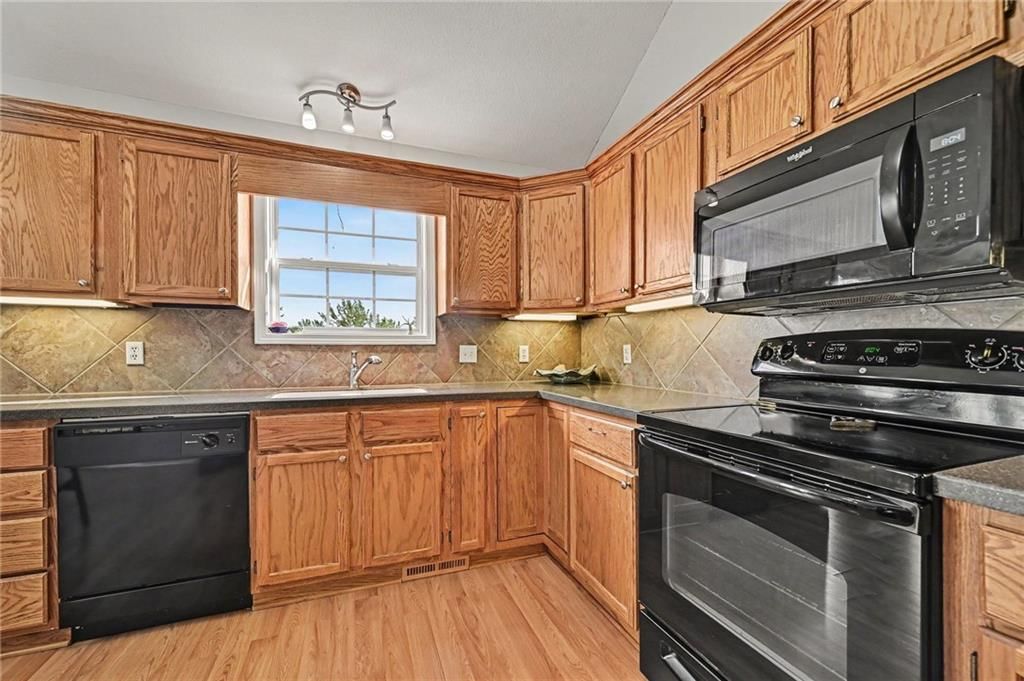 502 Lake Meadows Drive — photo 8