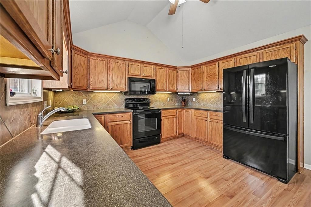 502 Lake Meadows Drive — photo 9