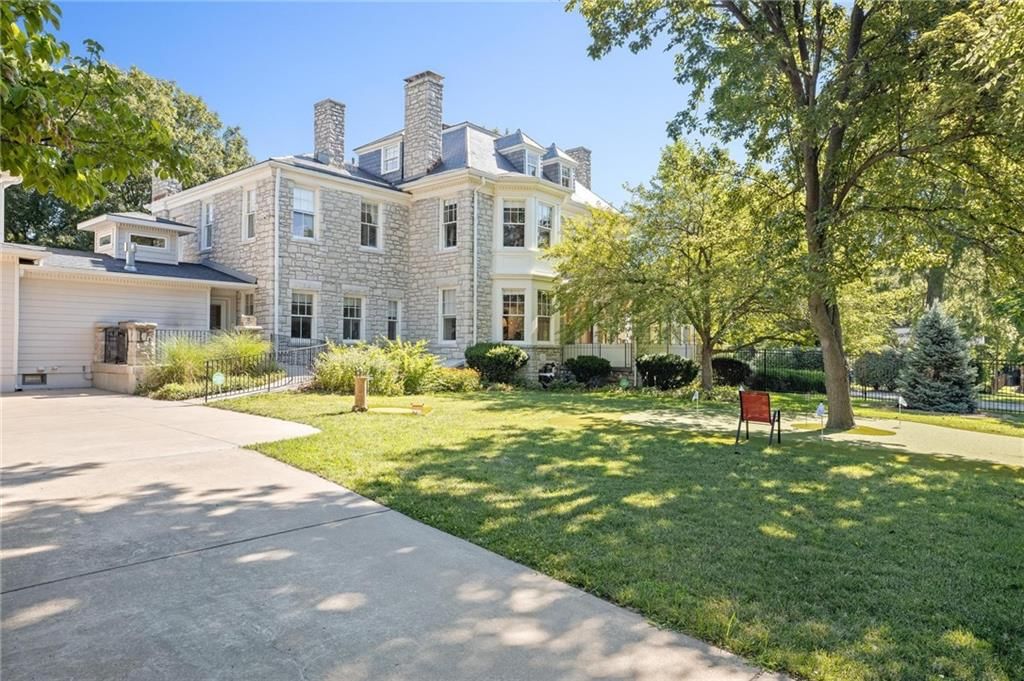 1 Hawthorne Place — photo 10