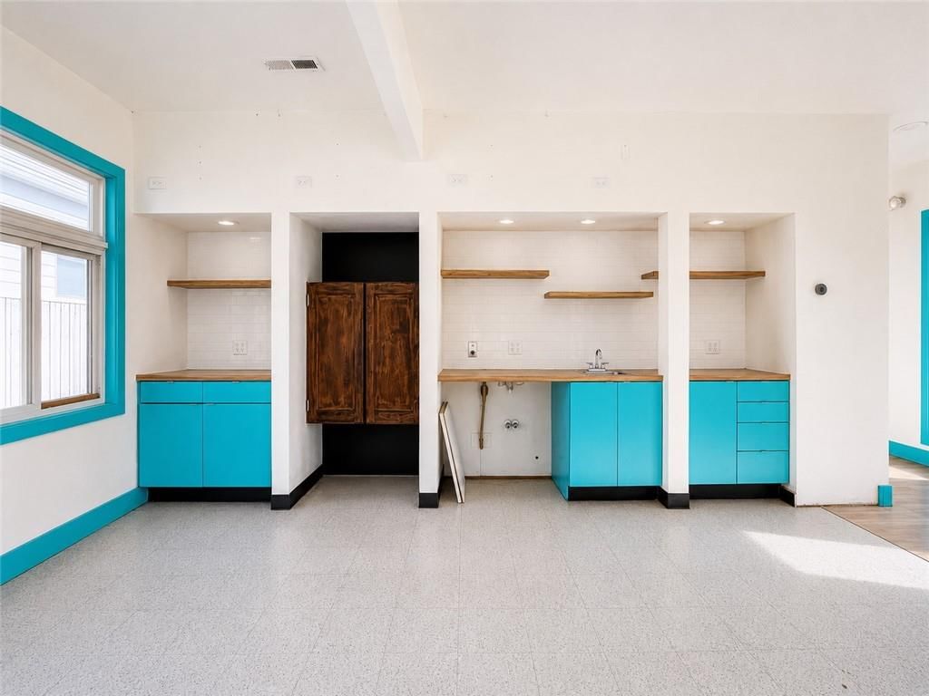 323 Elm Street — photo 6
