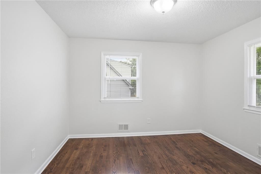 8909 Stark Avenue — photo 7