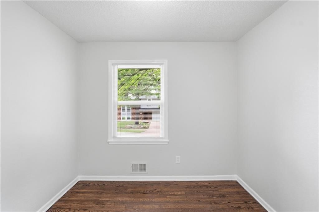 8909 Stark Avenue — photo 9