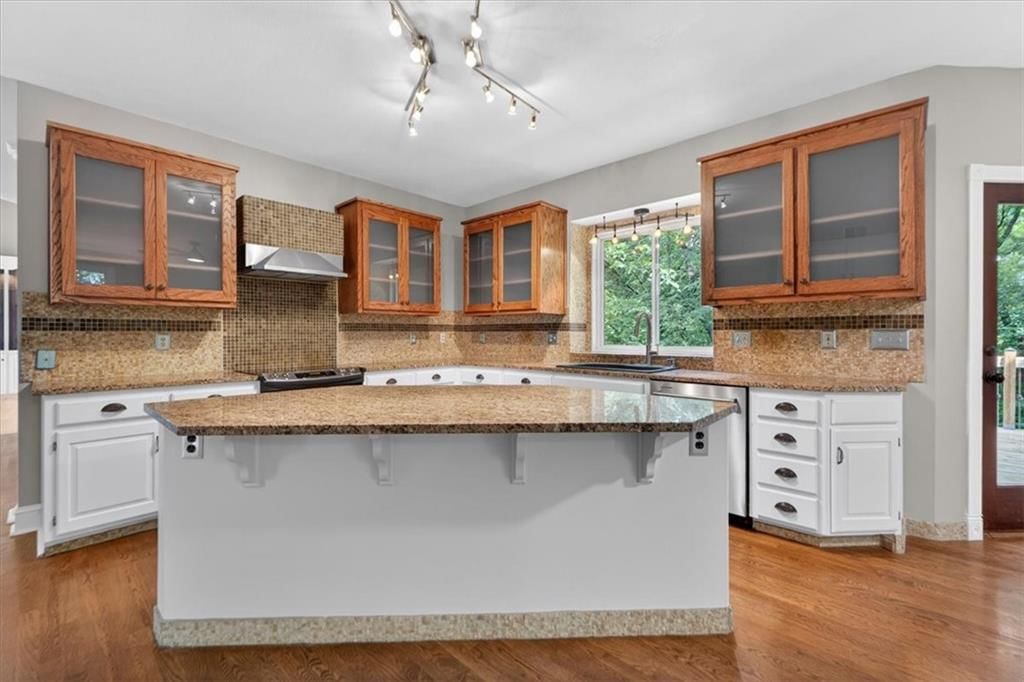 5304 Summit Court — photo 8