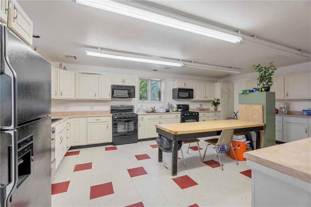 924 W Myrtle Street — photo 6