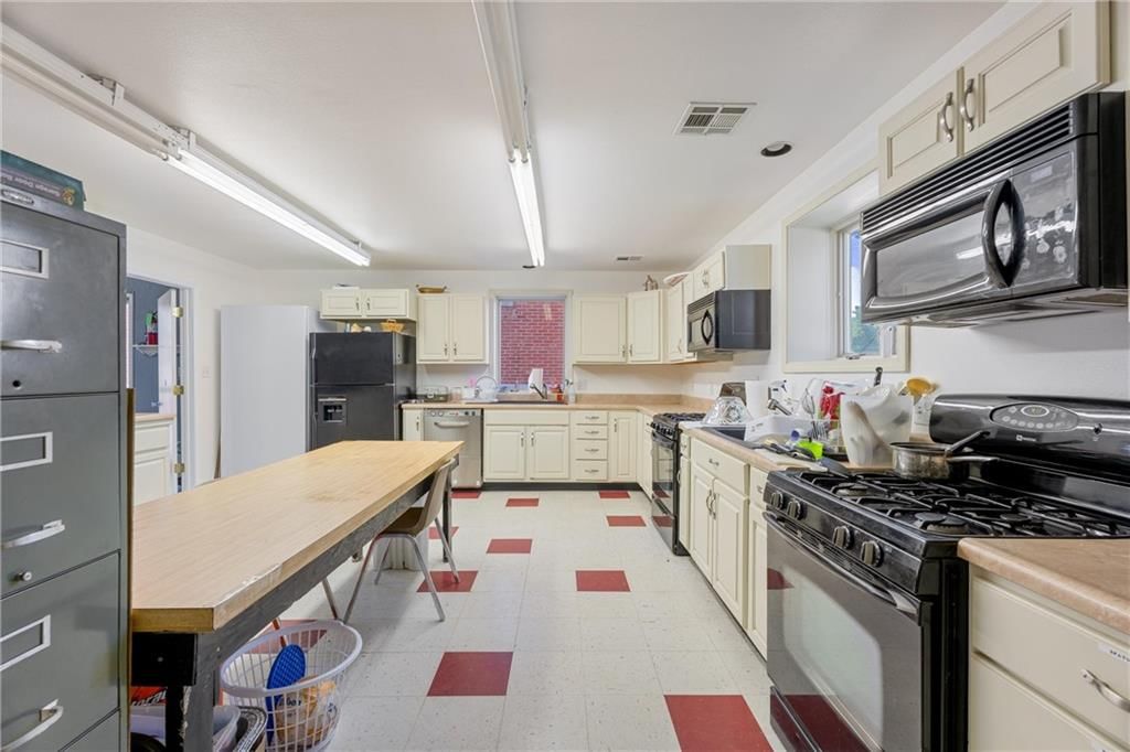 924 W Myrtle Street — photo 8