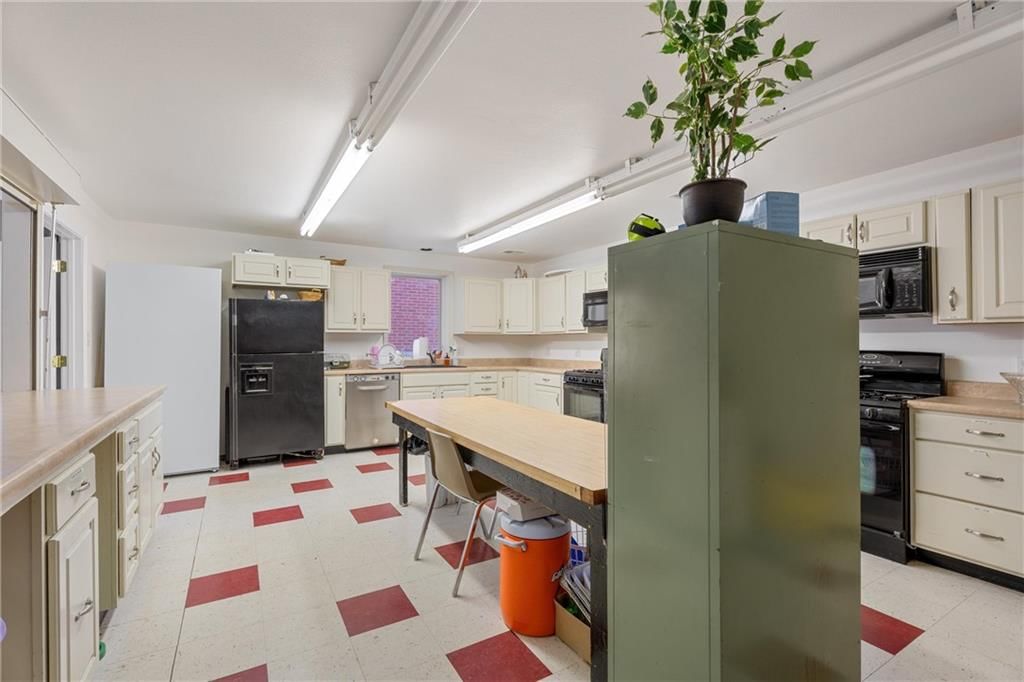 924 W Myrtle Street — photo 9