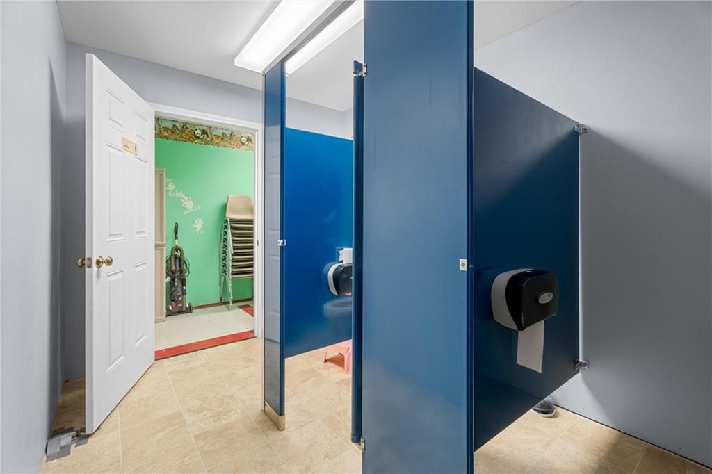 924 W Myrtle Street — photo 22