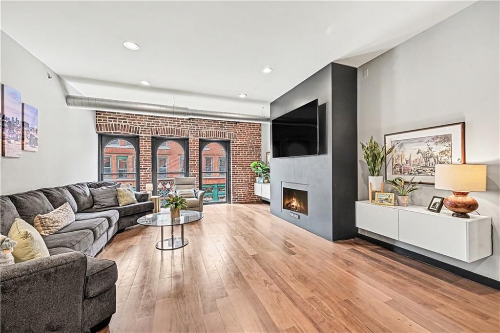 308 W 8th Street — photo 9