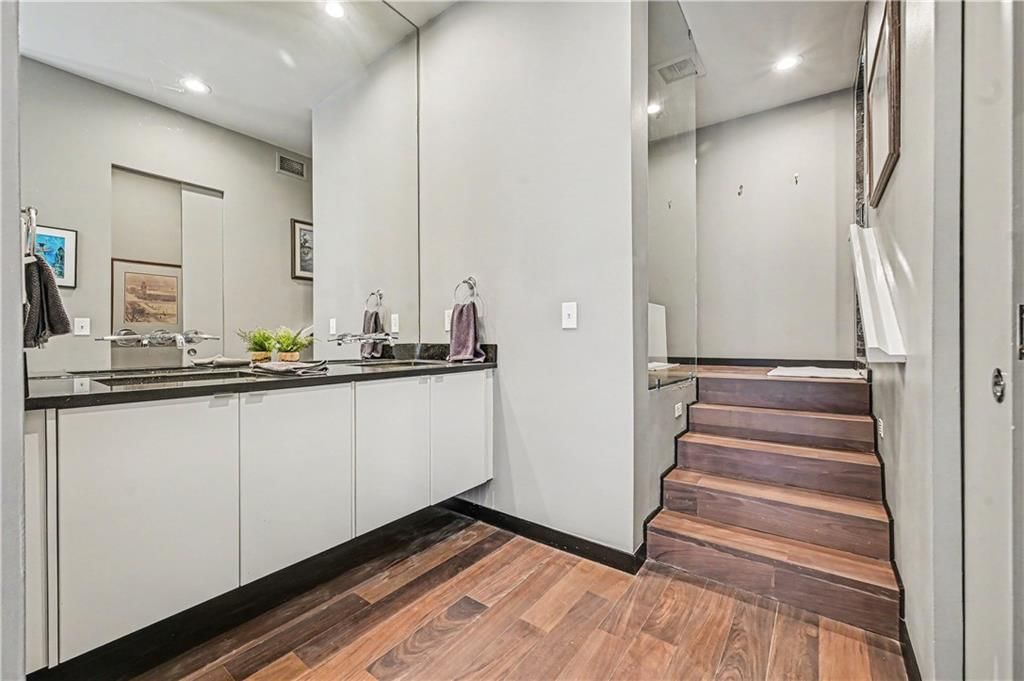 308 W 8th Street — photo 28