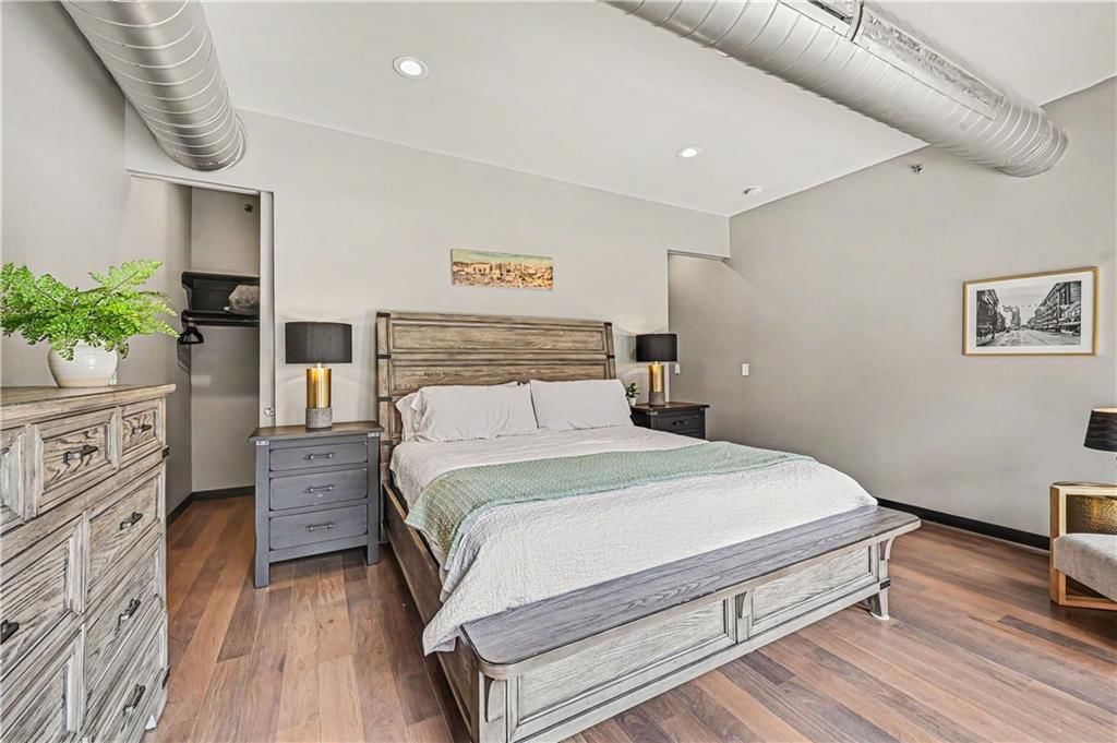 308 W 8th Street — photo 32