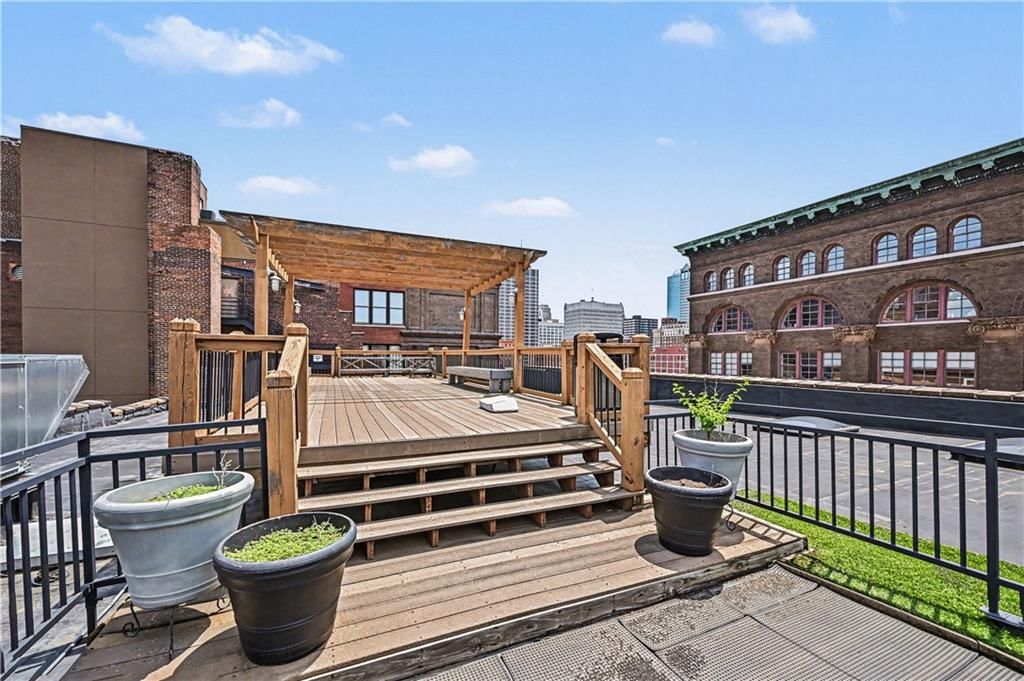 308 W 8th Street — photo 36