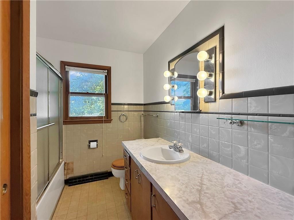 504 W 22nd Street — photo 12
