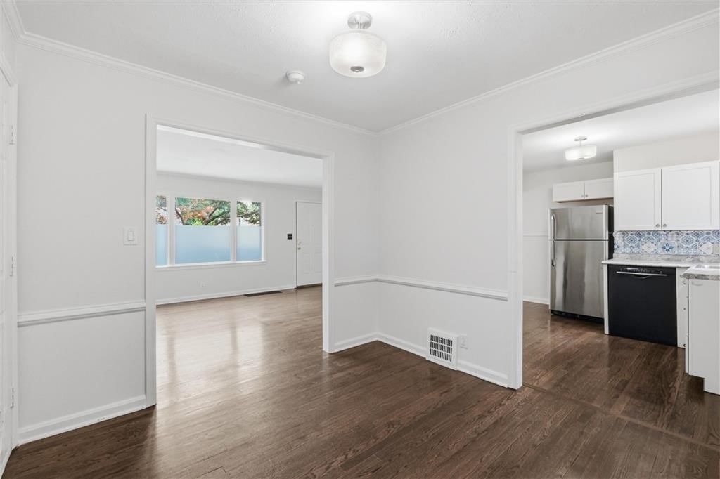 5444 Linden Street — photo 9