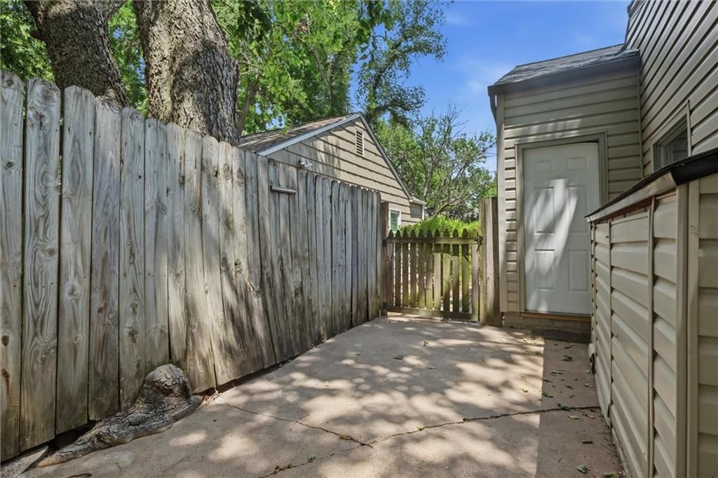 5444 Linden Street — photo 37