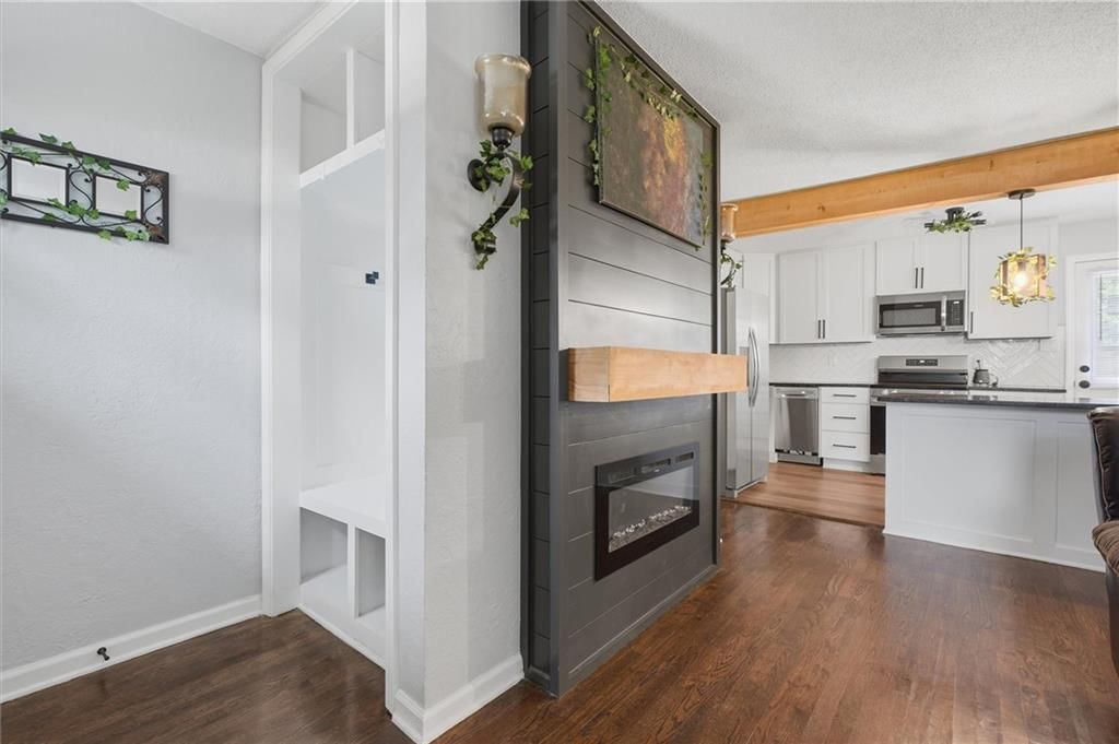 16105 Oakland Avenue — photo 4