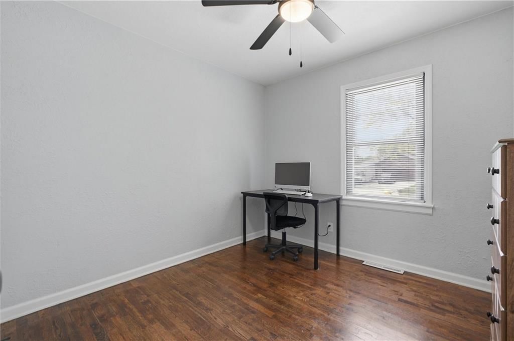 16105 Oakland Avenue — photo 15
