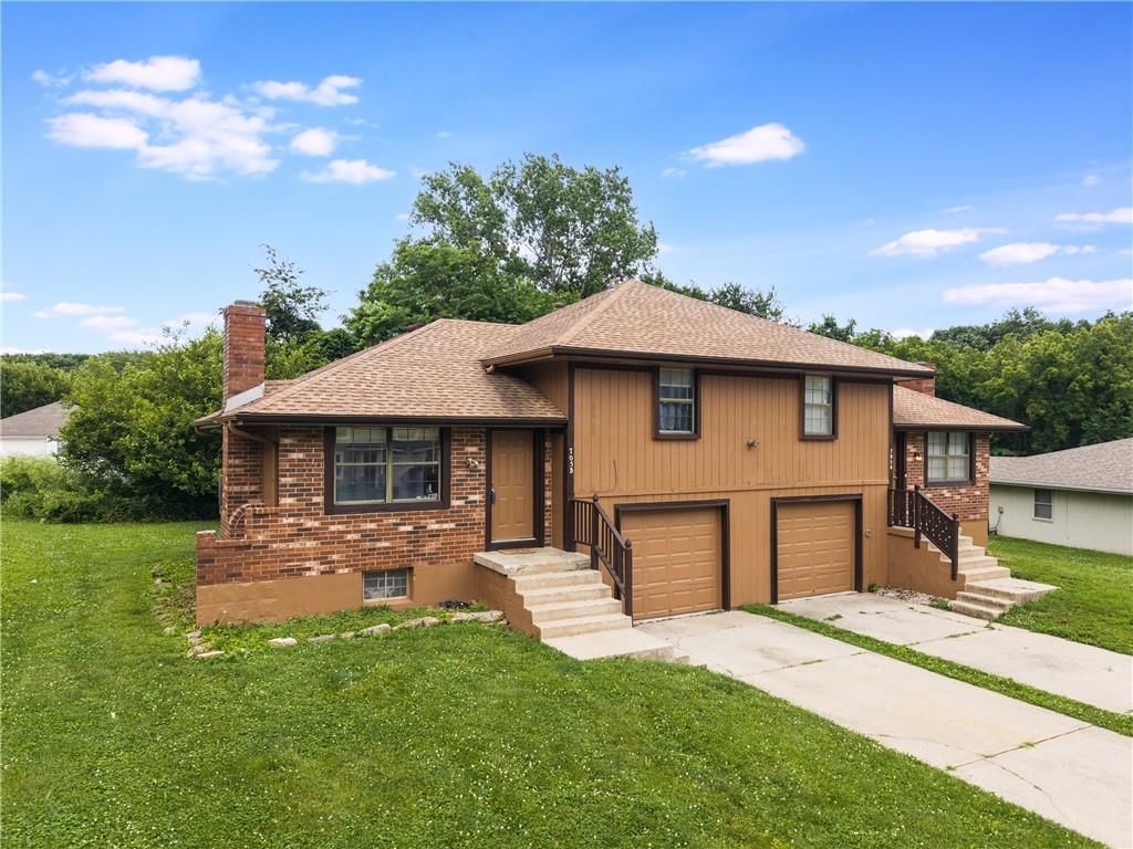 705 NE Banner Drive, Lee's Summit, MO