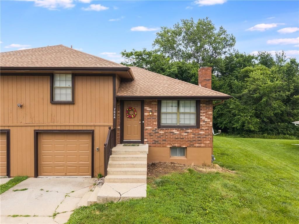 705 NE Banner Drive — photo 4