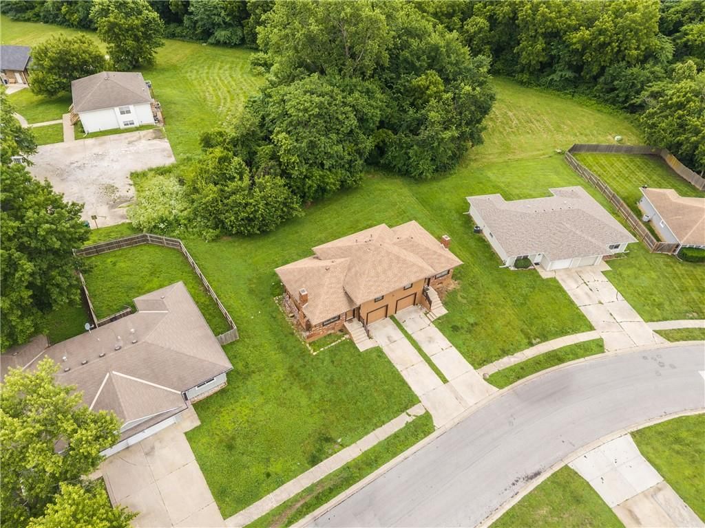 705 NE Banner Drive — photo 10