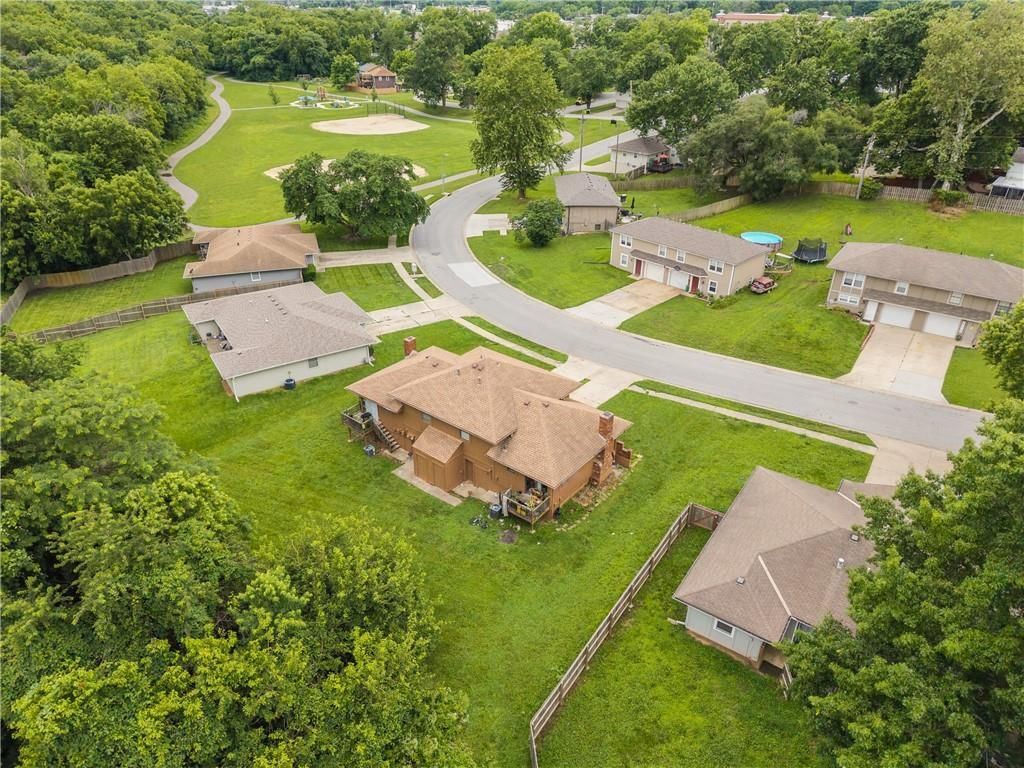 705 NE Banner Drive — photo 12