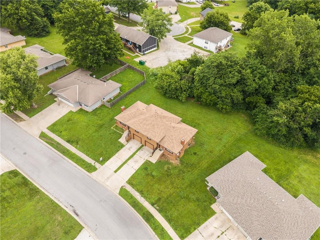 705 NE Banner Drive — photo 14