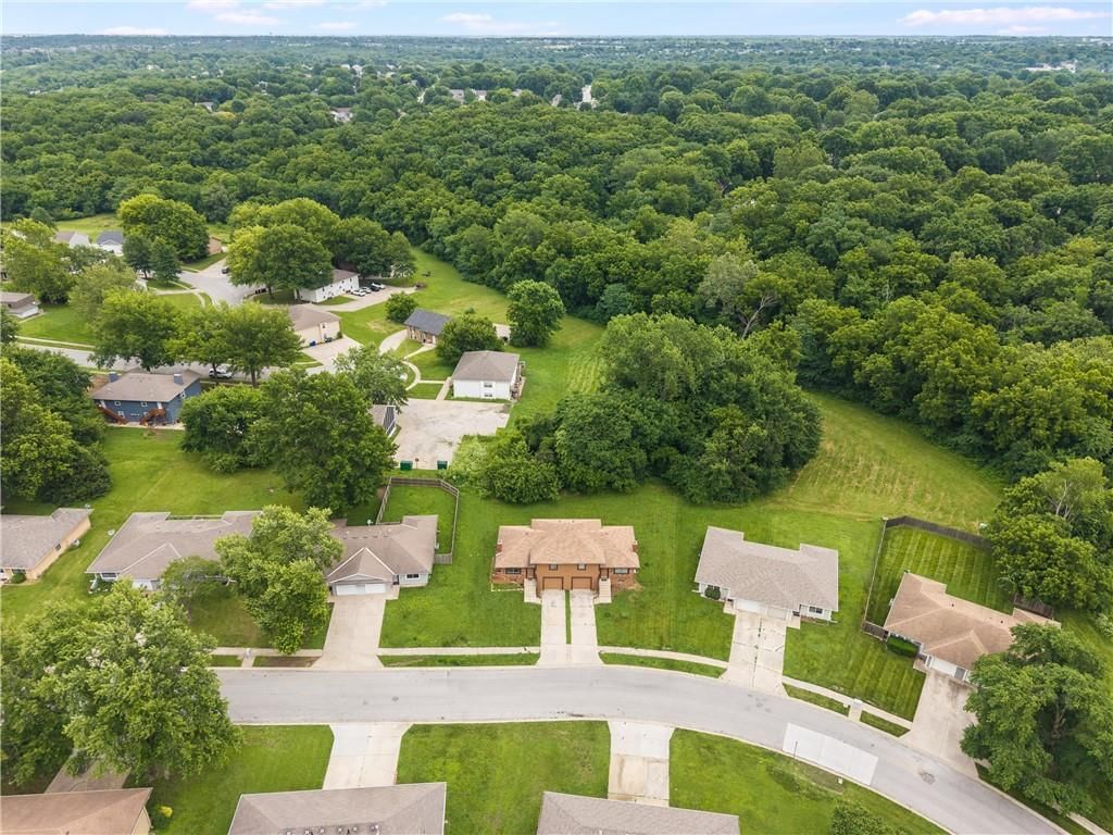 705 NE Banner Drive — photo 16