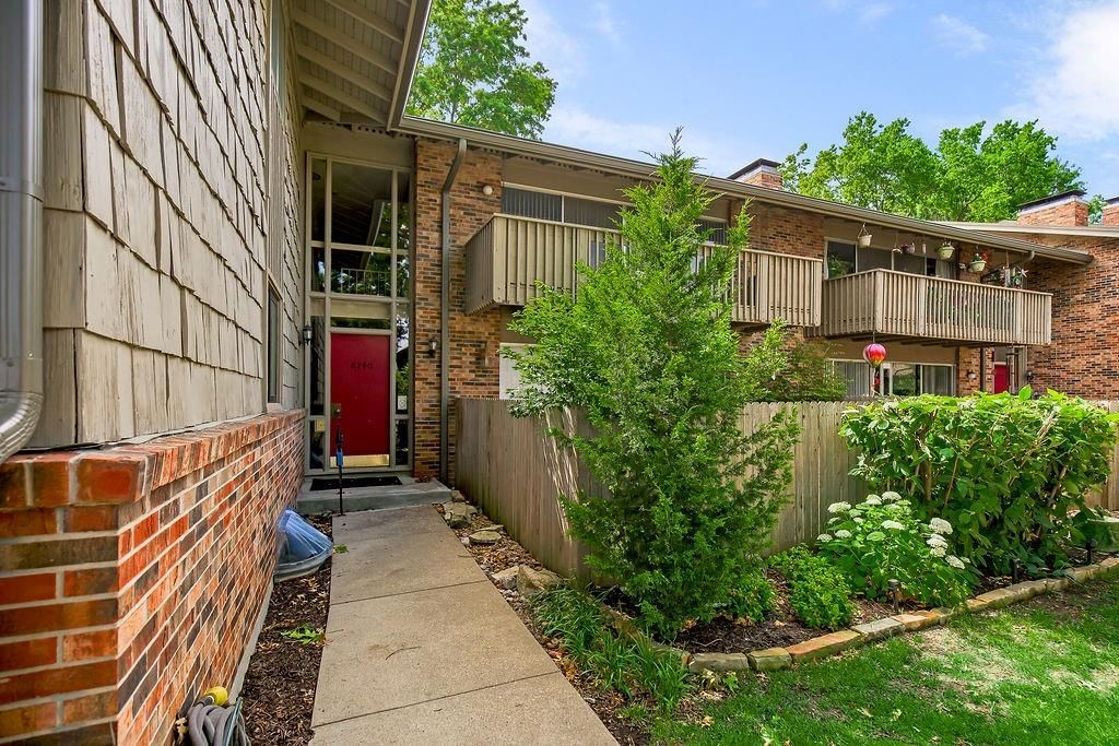 8740 Metcalf Avenue, Overland Park, KS