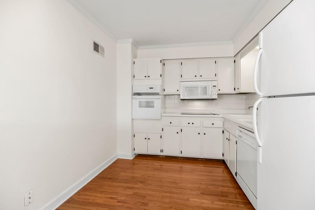 8740 Metcalf Avenue — photo 15