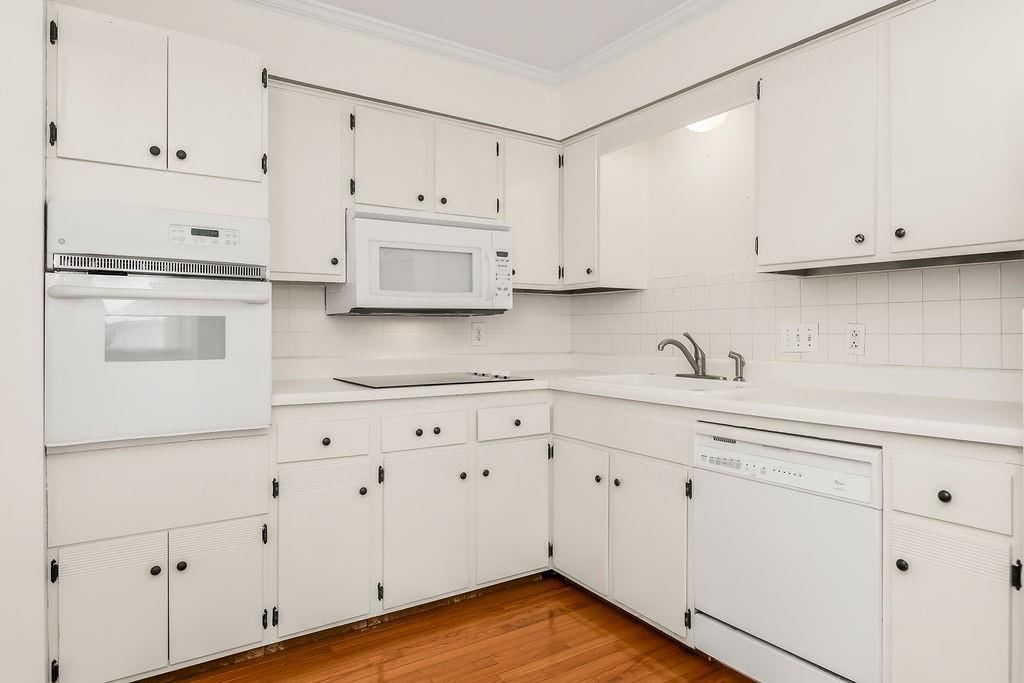 8740 Metcalf Avenue — photo 16