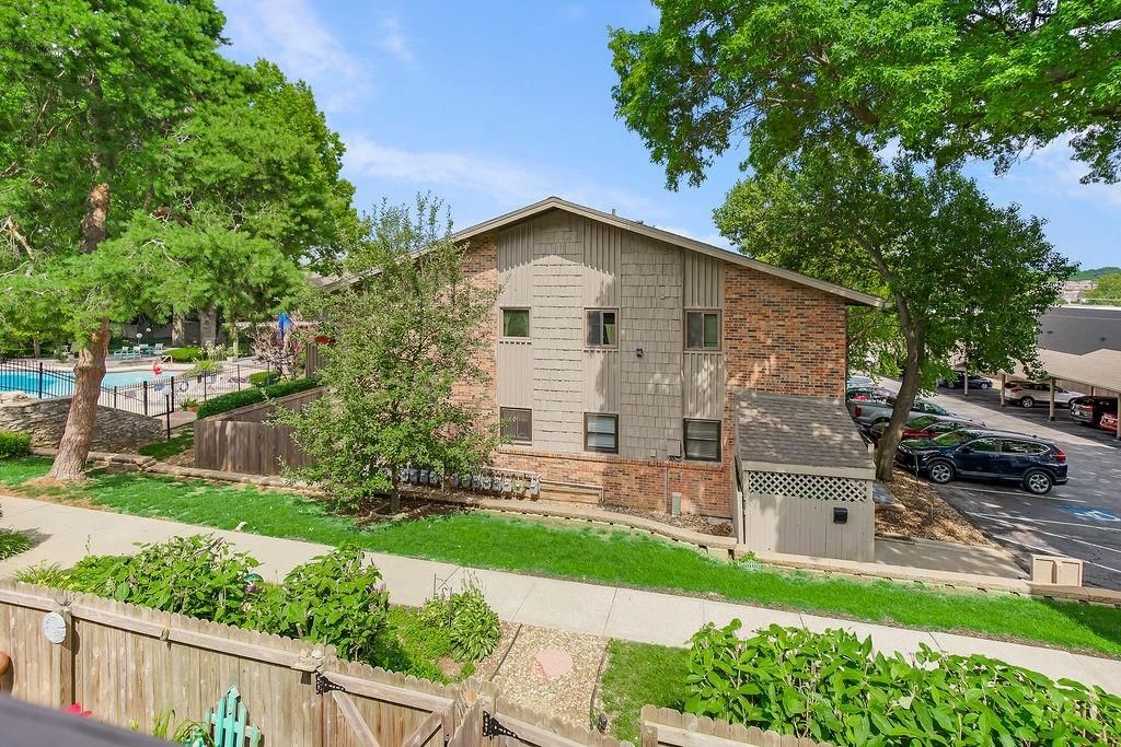 8740 Metcalf Avenue — photo 27